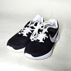 Nike running shoes. Black and White, Size 9.5